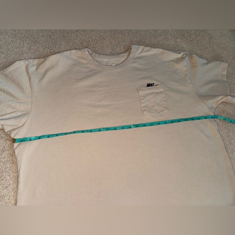 Nike Men’s Front Pocket Basic T shirt - Picture 5 of 5